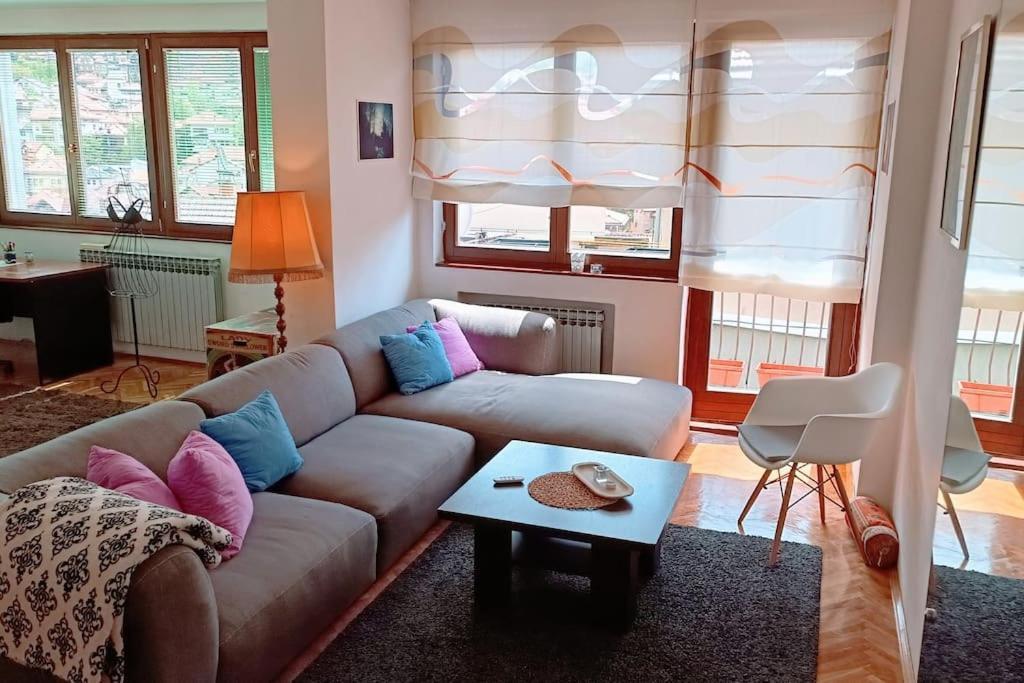 Spacious Condo Near Bascarsija - Free Parking Sarajevo Exterior photo